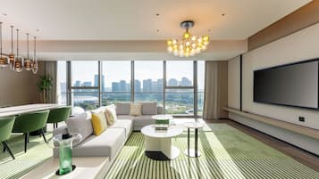Suite, 1 Bedroom (Dining Area)