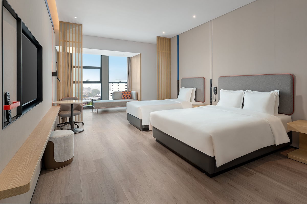 Standard Room, 1 King Bed