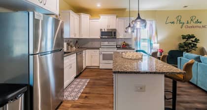 Family-friendly 3BR w/ Hot Tub & Games