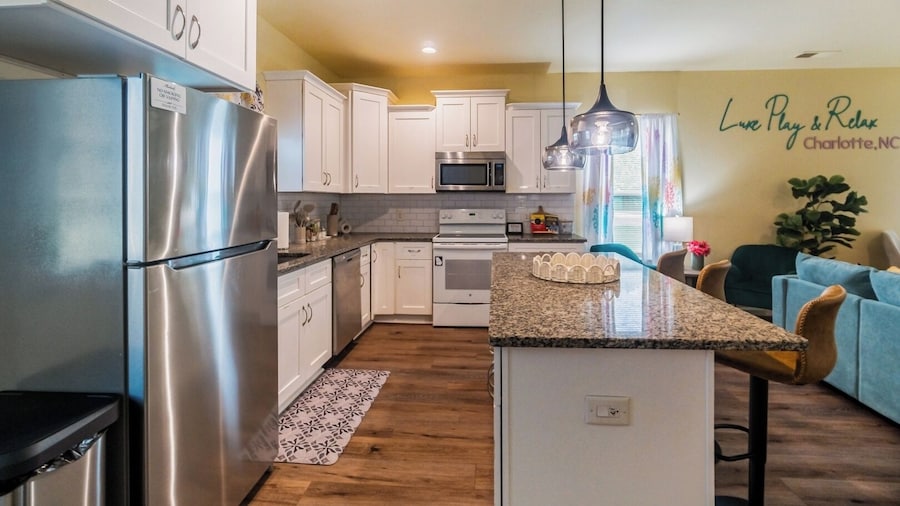 Family-friendly 3BR w/ Hot Tub & Games