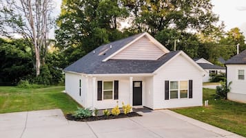 House (3 Bedrooms) | Front of property