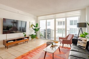 Télévision, cheminée