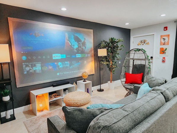 Smart TV, table tennis