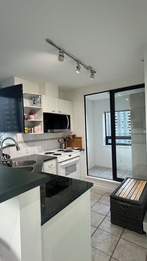 Mikrowelle, Ofen, Herdplatte, Geschirrspüler