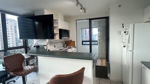 Micro-ondes, four, plaque de cuisson, lave-vaisselle