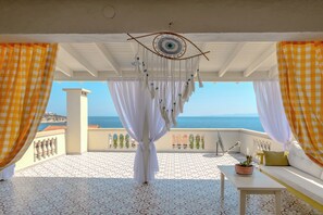 Terrace/patio - Morisi Pansiyon Karaburun (Karaburun)