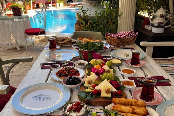 Free daily local cuisine breakfast