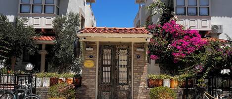 Mặt tiền nơi lưu trú