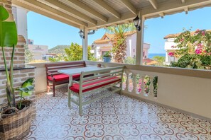 Terrace/patio - Morisi Pansiyon Karaburun (Karaburun)