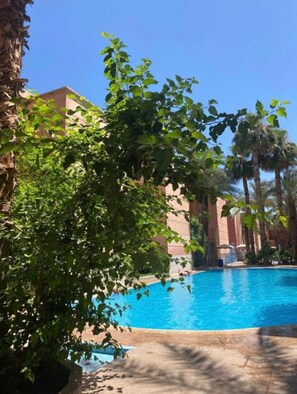 حمام سباحة