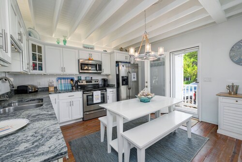 Updated Ocean Block House Pet Friendly House