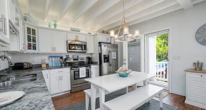 Updated Ocean Block House Pet Friendly House