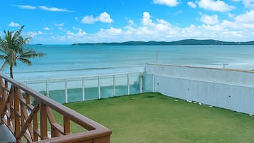 2 outdoor pools