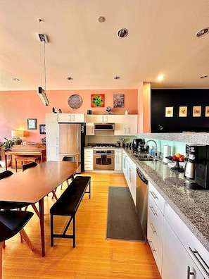 Microwave, oven, stovetop, dishwasher - High Rise Condo in Downtown Los Angeles (Los Angeles)