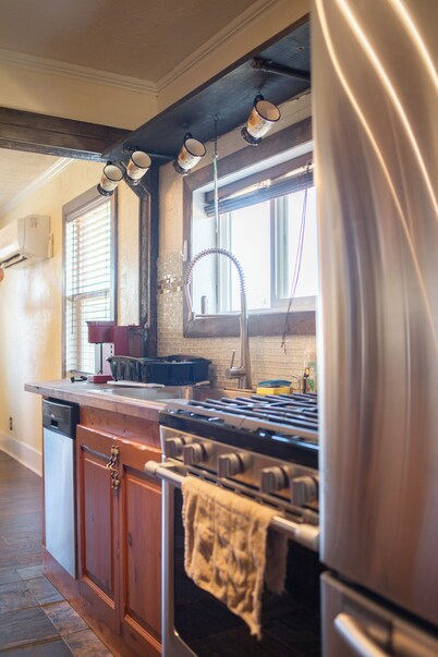 Adorable 1 bed house with AC in charming small-town Custer