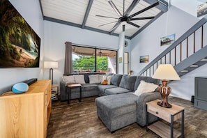 Huoneisto, 2 keskisuurta parisänkyä (Kailua Bay Resort#2-306) | Oleskelualue