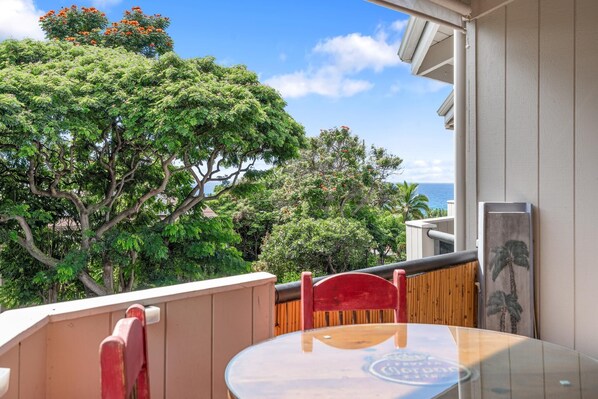 Bloc d'apartaments, 2 llits de matrimoni (Kailua Bay Resort#2-306) | Servei de restauració a l'aire lliure