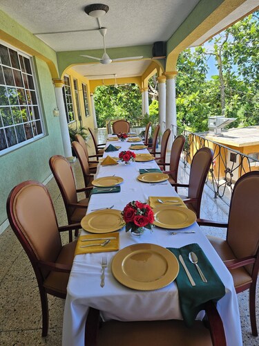 Palm Bay Guest House & Rest