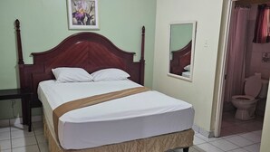 Chambre Standard double | Fer et planche à repasser, accès au Wi-Fi (inclus)