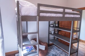 5 bedrooms, WiFi, bed sheets