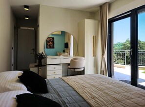 4 bedrooms, iron/ironing board, Internet, bed sheets