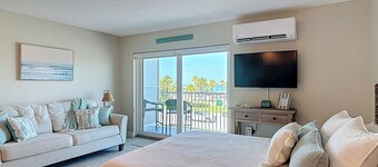 Salty Surfer Beach Getaway studio in New Smyrna Beach