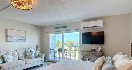 Salty Surfer Beach Getaway studio in New Smyrna Beach