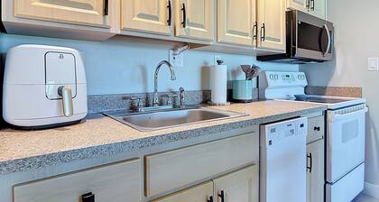 Salty Surfer Beach Getaway studio in New Smyrna Beach
