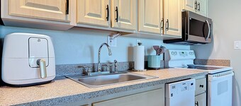 Salty Surfer Beach Getaway studio in New Smyrna Beach