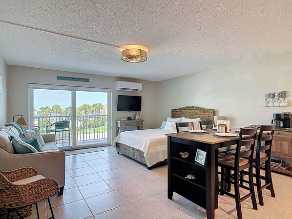 Iron/ironing board, free WiFi, bed sheets