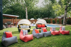 Terrace/patio - South Congress Austin -Wellness Escape-Private Pool, Yoga, Sauna & Outdoor Movie (Austin)