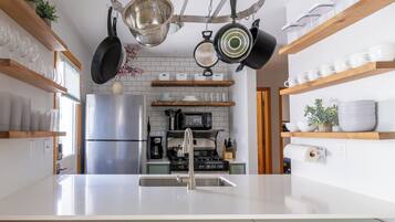 Micro-ondes, four, plaque de cuisson, lave-vaisselle