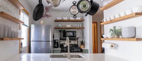 Micro-ondes, four, plaque de cuisson, lave-vaisselle