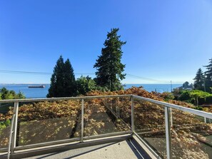 Property grounds - 2 minutes walk to Sandy Cove Beach! Serene retreat with ocean&city views (West Vancouver)