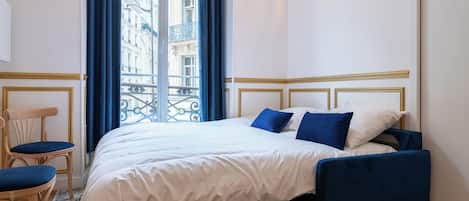 2 slaapkamers, een strijkplank/strijkijzer, internet, beddengoed