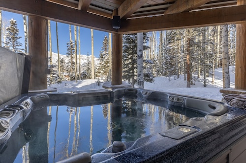 Ute Lodge Walk to Ski Run Near Gondola and Trails