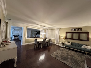 Smart TV, fireplace, stereo