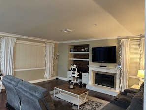 Smart TV, fireplace, stereo