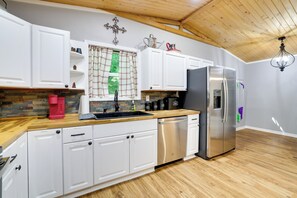 Microwave, stovetop, dishwasher, coffee/tea maker
