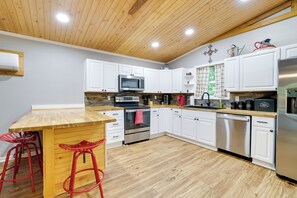 Microwave, stovetop, dishwasher, coffee/tea maker