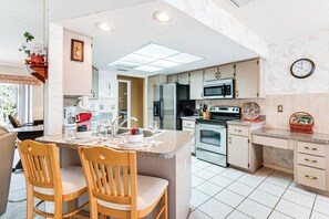 Fridge, microwave, stovetop, dishwasher - 3 Mi to Weeki Wachee Springs SP: Poolside Oasis! (Spring Hill)