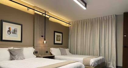 Exclusive 409 - Room 2