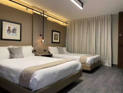 Exclusive 409 - Room 2