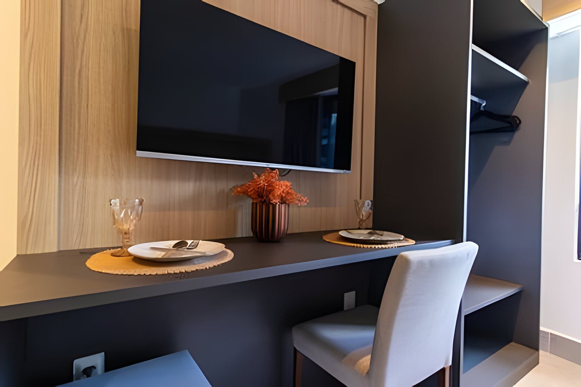 Basic Apartment | Dining