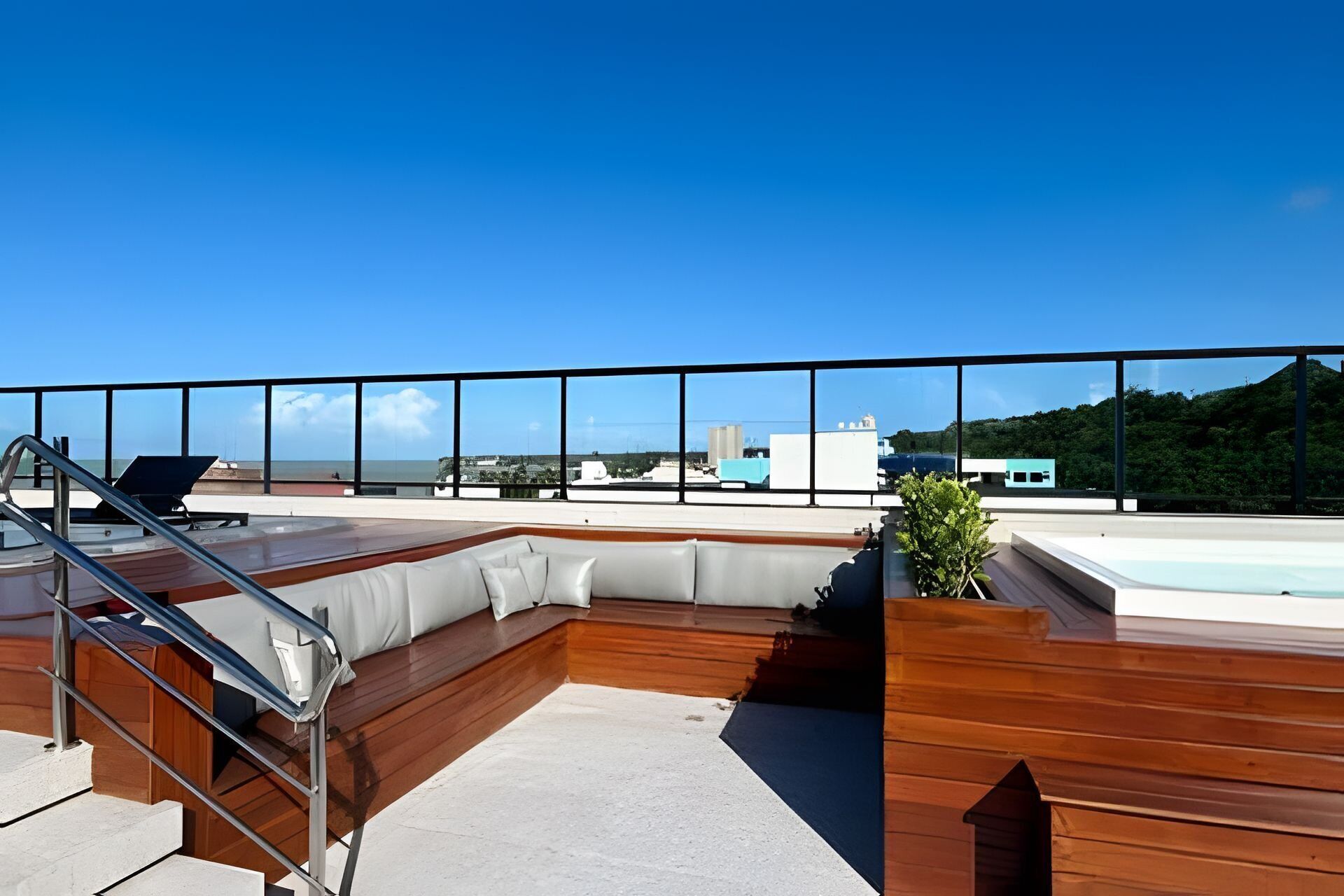 Outdoor spa tub