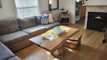 Smart TV, fireplace, DVD player, table tennis