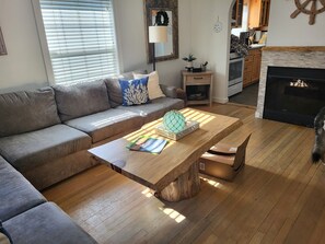 Smart TV, fireplace, DVD player, table tennis