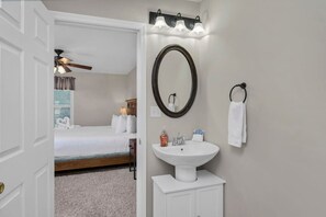 3 bedrooms, free WiFi, bed sheets