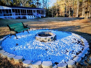 Property grounds - Easy Lake Living - Sleeps 8 (Prosperity)