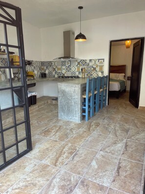 1 Schlafzimmer, Zimmersafe, Schreibtisch, Bügeleisen/Bügelbrett